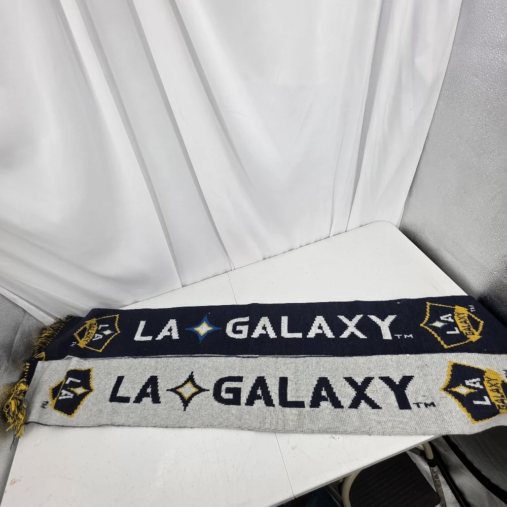 Lot Of 2 LA GALAXY MLS Soccer Team Winter Knit Fringed Scarf Reversible‎ Blue.